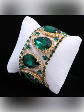 Magnificent 1950s Hattie Carnegie Emerald Green Rhinestone Bracelet